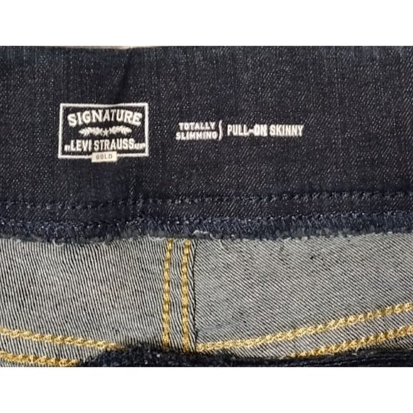 Signature by Levi Strauss & Co. Gold Women's Totally Slimming Pull-On Skinny Blu - Picture 6 of 7